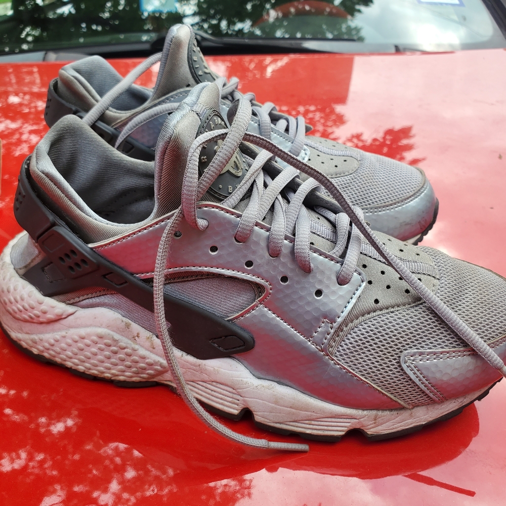 Nike Silver and White Air Huarache Box